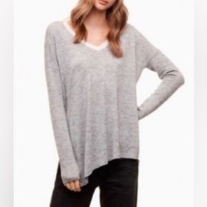 Aritzia Wilfred Sherbrooke Lightweight Sweater Asymmetrical Hem Classic.Sz M.EUC